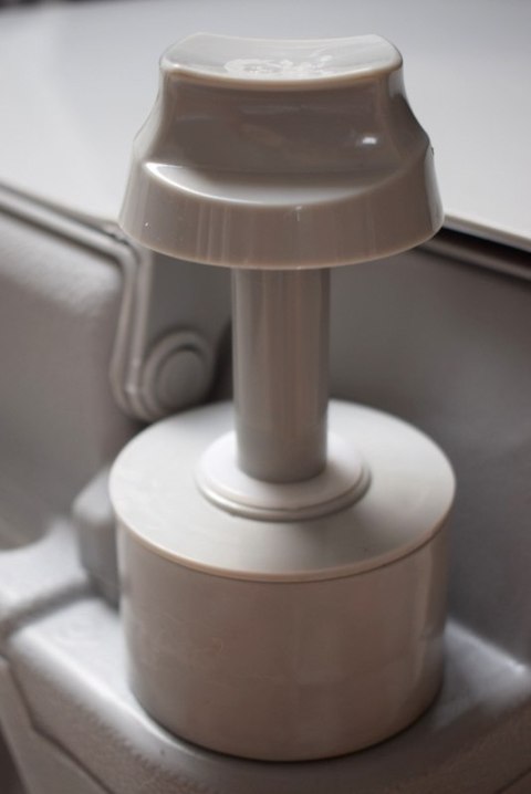 Mobilna Toaleta Turystyczna 20 L – Przenośne WC do Kampera, Kempingu i Namiotu, Łatwe Spłukiwanie i Transport