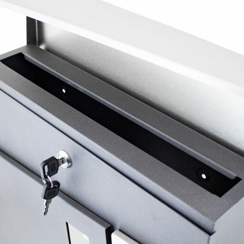 SKRZYNKA POCZTOWA W STYLU NOWOCZESNYM NA STOJAKU ZE STALI NIERDZEWNEJ