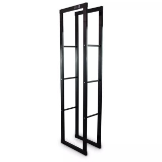 Stojak kominkowy wykonany z wytrzymałej stali dopasowany do stylu wnetrza