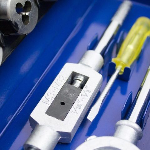 Zestaw do gwintowania 32 elementy – narzędzia stalowe ze stali wolframowe M3-M12