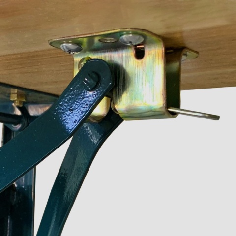 Zestaw ogrodowy – stół + 2 ławki wykonane z drewna, idealne do tarasu, ogrodu lub na kemping