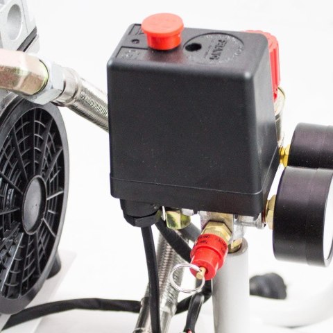 KOMPRESOR POWIETRZA BEZOLEJOWY SPRĘŻARKA 24 L