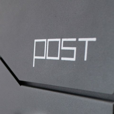 NOWOCZESNA SKRZYNKA POCZTOWA NA LISTY Z GAZETNIKIEM NAŚCIENNA BITUXX